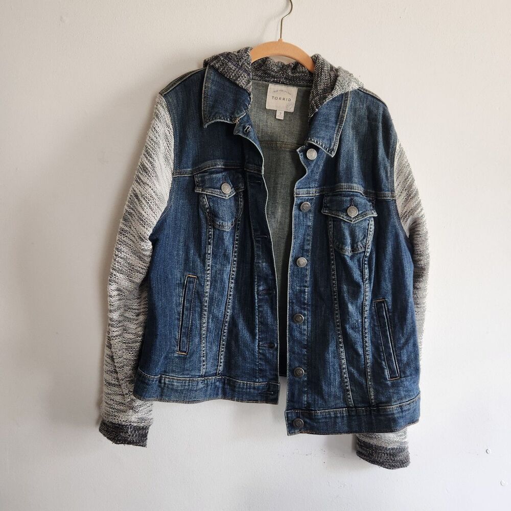 Torrid denim jacket with knit sleeves & hood Size 2 grunge transitional layers